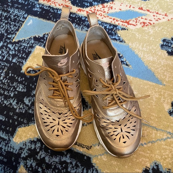 RARE Nike Gold Cut-out Air Max Thea Joli - Picture 3 of 10